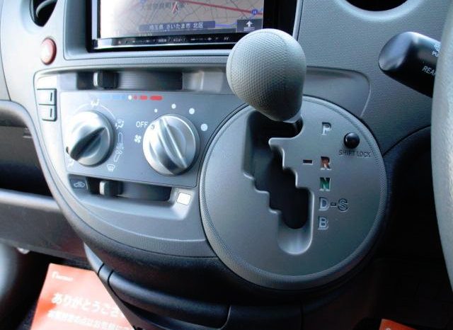 TOYOTA SIENTA 2005 full