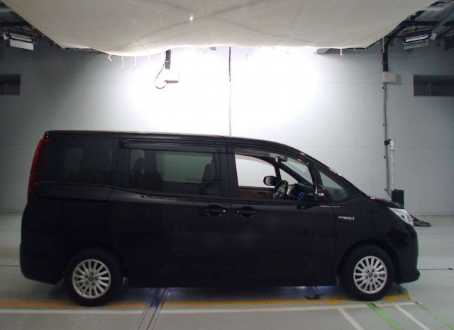TOYOTA NOAH full